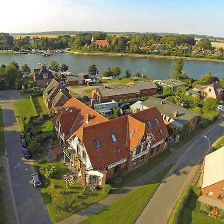 Kanalvilla - Urlaub Am Nord-Ostseekanal - Zwei Ferienwohnungen Im Angebot- Eine Im Dachgeschoss Und Eine Wohnung Mit Garten Sehestedt  Eksteriør bilde