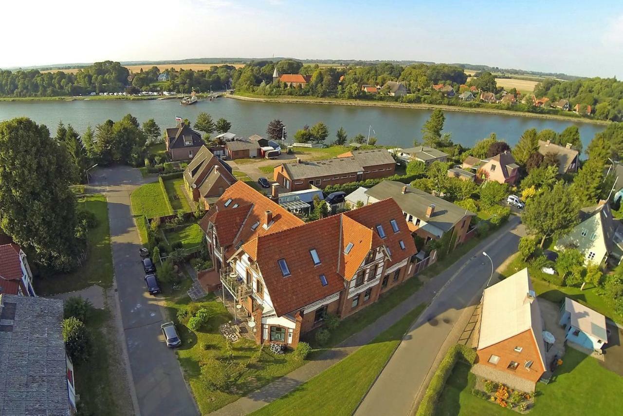 Kanalvilla - Urlaub Am Nord-Ostseekanal - Zwei Ferienwohnungen Im Angebot- Eine Im Dachgeschoss Und Eine Wohnung Mit Garten Sehestedt  Eksteriør bilde