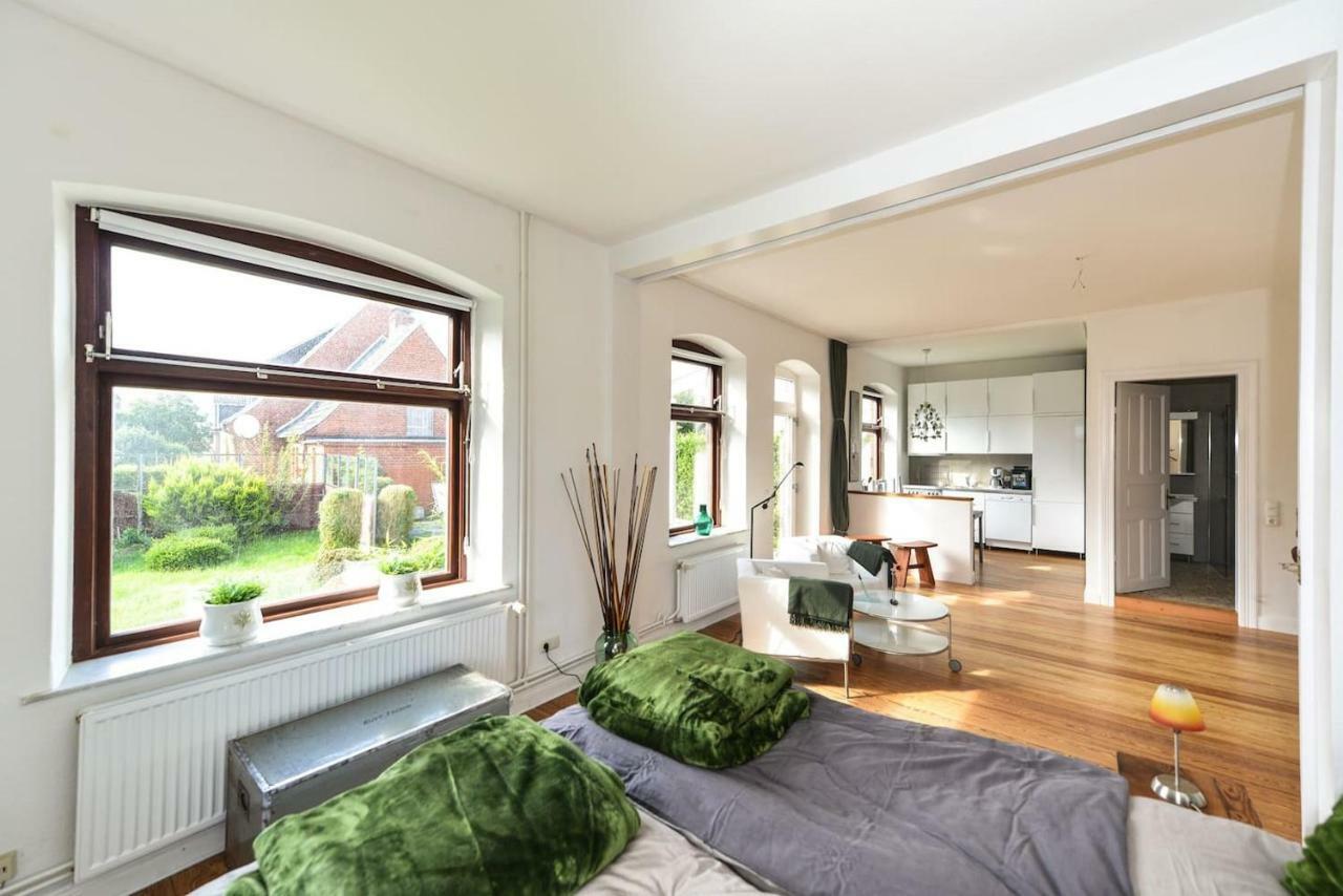 Kanalvilla - Urlaub Am Nord-Ostseekanal - Zwei Ferienwohnungen Im Angebot- Eine Im Dachgeschoss Und Eine Wohnung Mit Garten Sehestedt  Eksteriør bilde