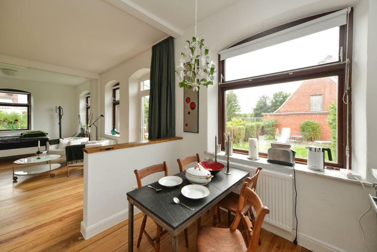 Kanalvilla - Urlaub Am Nord-Ostseekanal - Zwei Ferienwohnungen Im Angebot- Eine Im Dachgeschoss Und Eine Wohnung Mit Garten Sehestedt  Eksteriør bilde