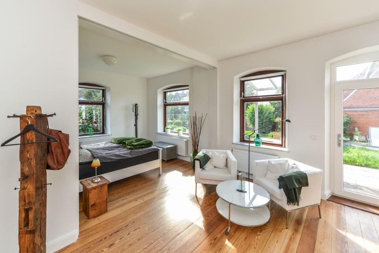 Kanalvilla - Urlaub Am Nord-Ostseekanal - Zwei Ferienwohnungen Im Angebot- Eine Im Dachgeschoss Und Eine Wohnung Mit Garten Sehestedt  Eksteriør bilde